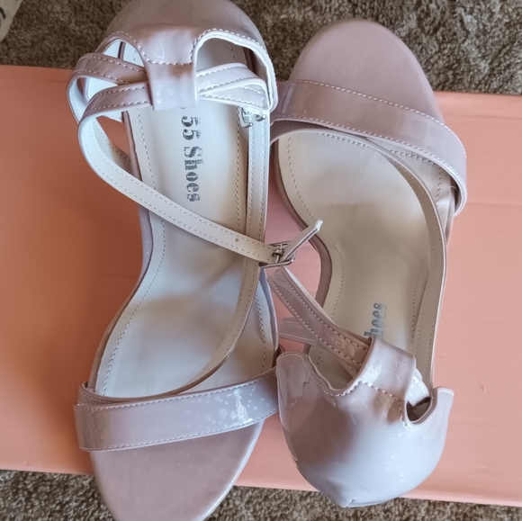 Women's shoes - Picture 1 of 2